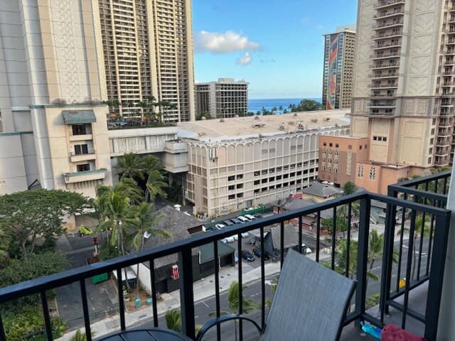 Condo in Honolulu · ★4.63 · Studio · 2 beds · 1 shared bath - Photo 2