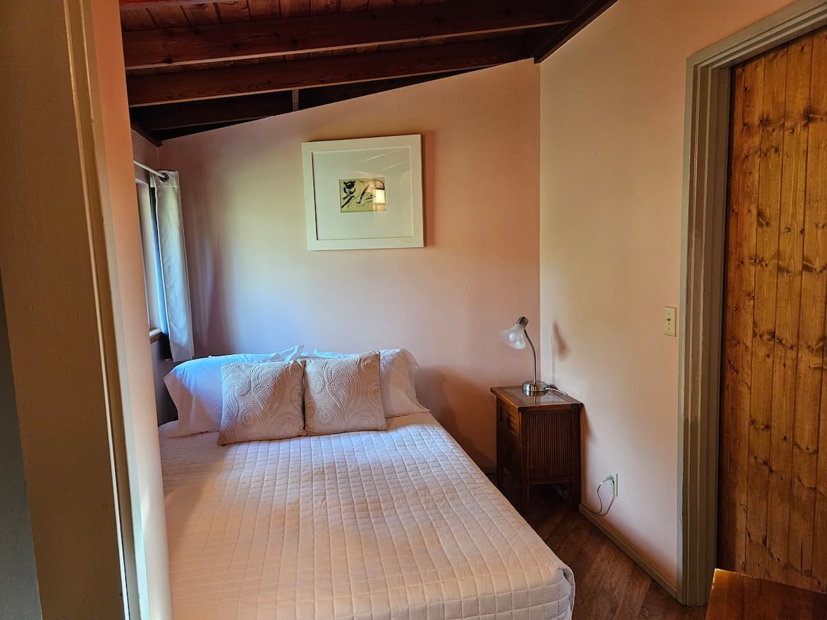 Home in Keaau · ★4.77 · 2 bedrooms · 2 beds · 2 private baths - Photo 3