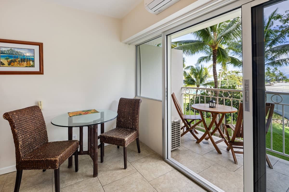 Condo in Honolulu · ★4.83 · Studio · 1 bed · 1 shared bath - Photo 5