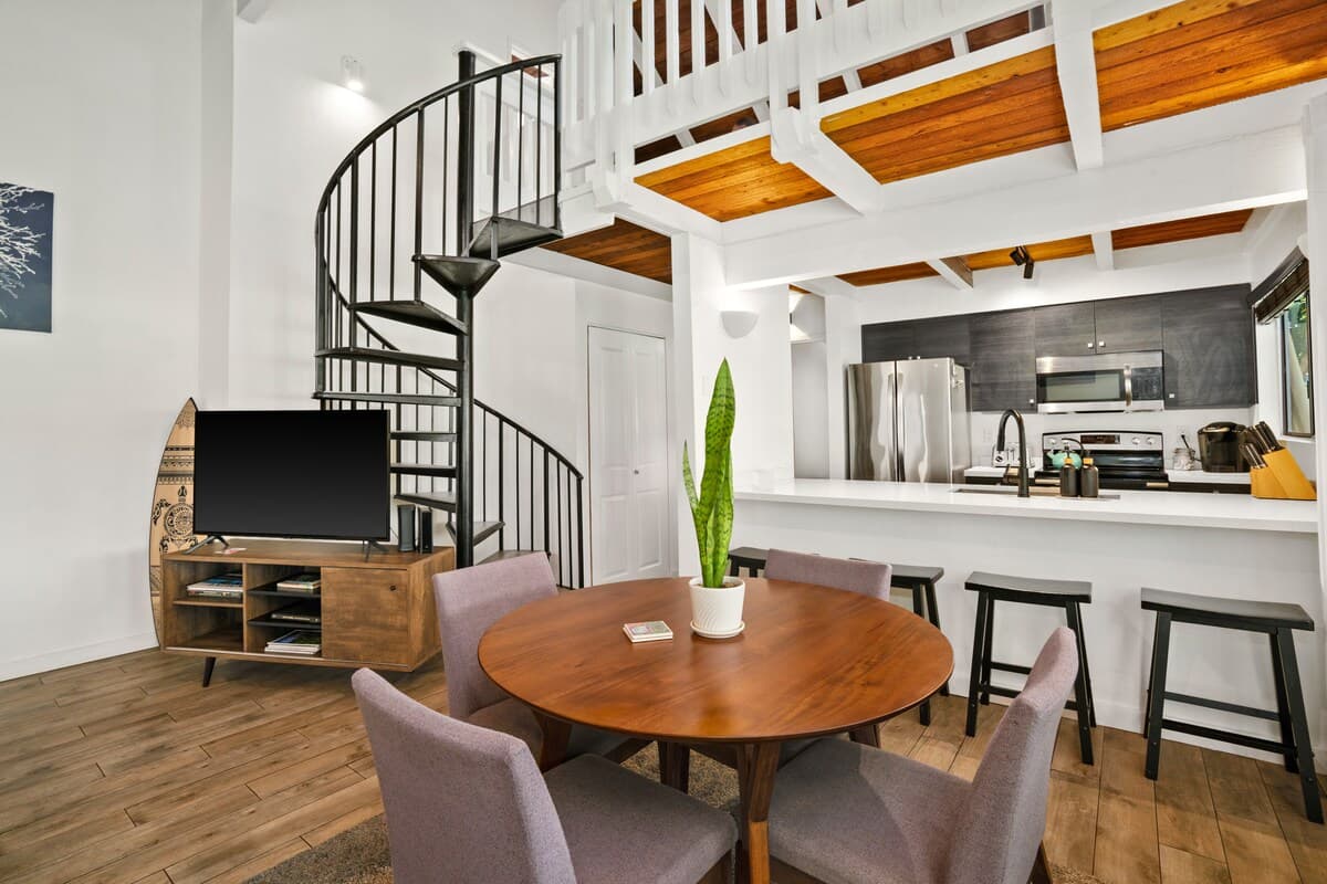 Bright & Airy Home: Waterfall View, Pool & AC - Photo 2