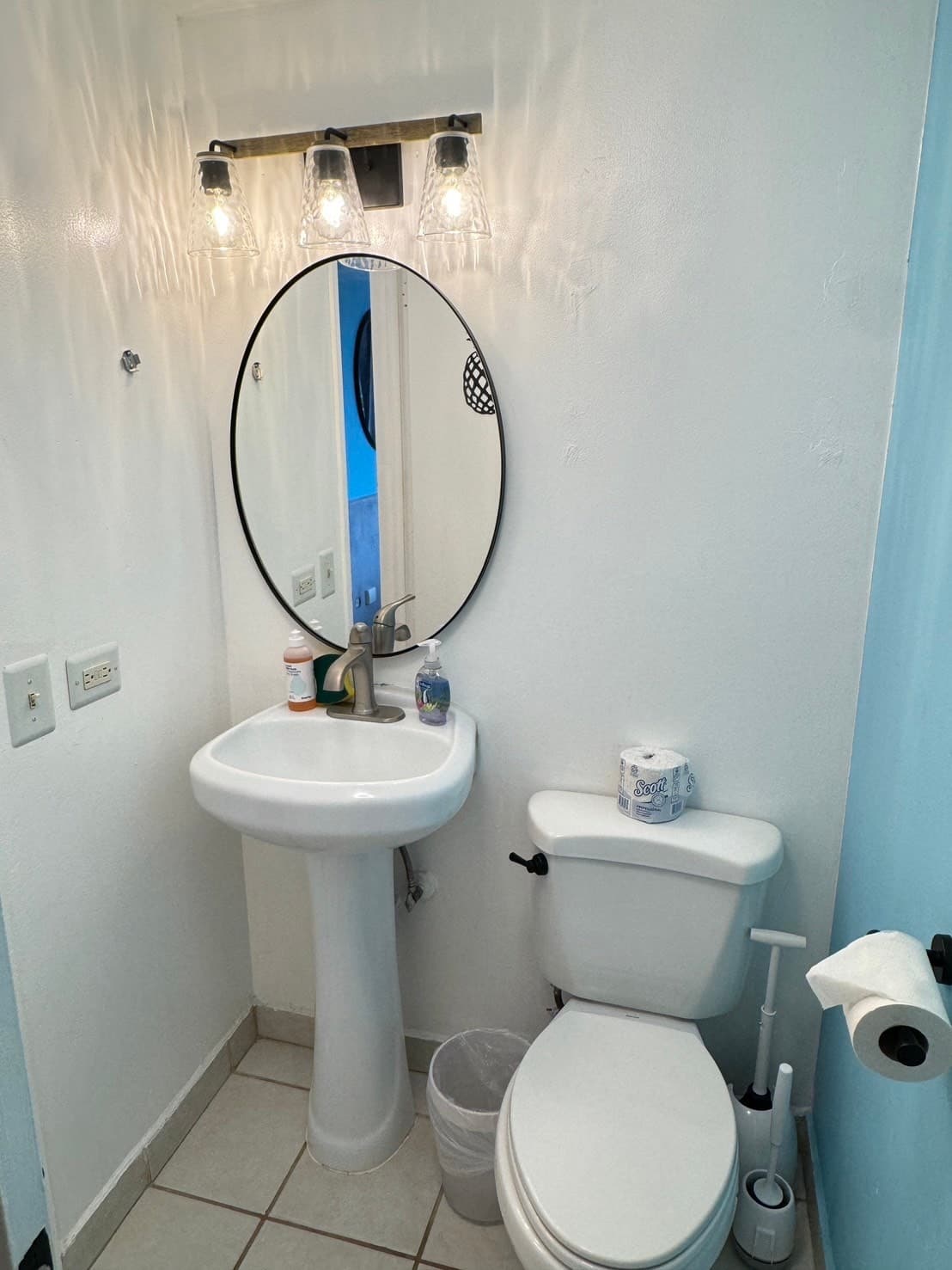 Condo in Honolulu · ★4.73 · Studio · 1 bed · 1 shared bath - Photo 3