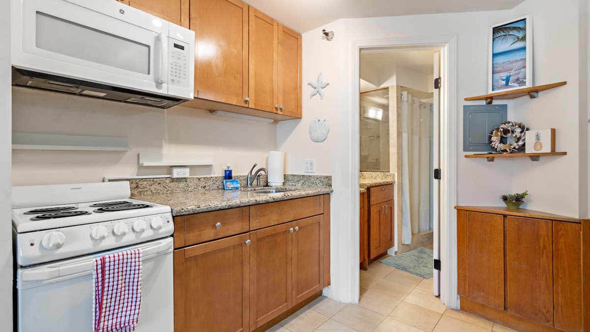 The Aloha Shack! Free Parking! - Photo 2