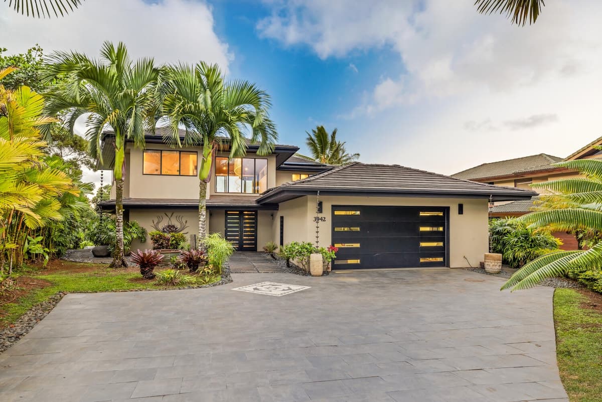 Home in Princeville · ★5.0 · 3 bedrooms · 3 beds · 3.5 baths - Photo 2