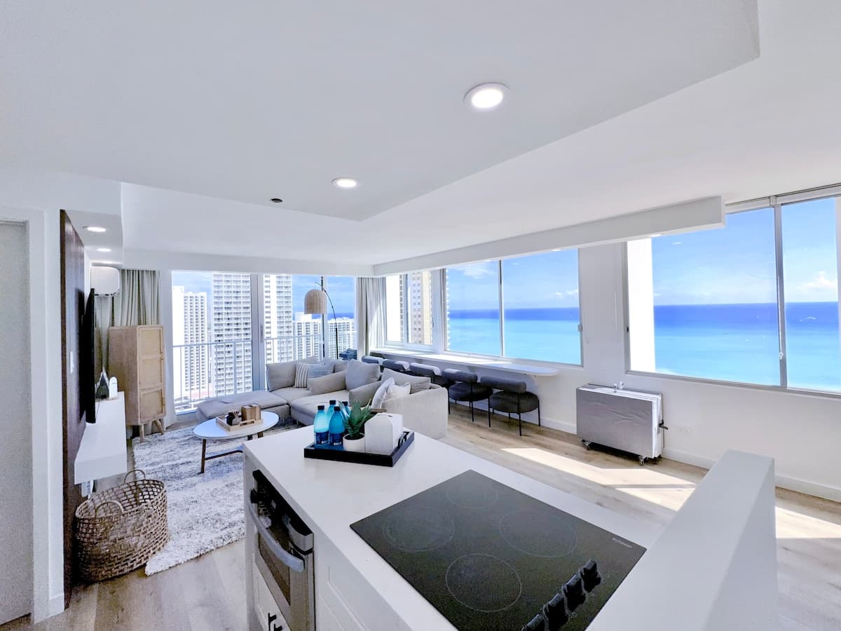 Top FL-Grand Ocean View Suite-Waikiki Beach - Photo 1