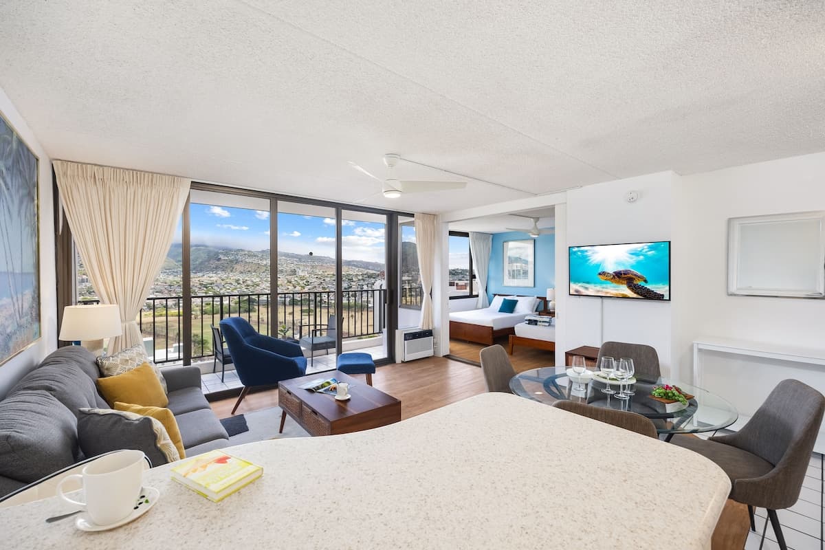 Fabulous Mountain View w/ Free Parking, Near Beach - Photo 2