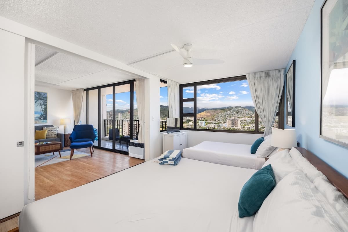 Fabulous Mountain View w/ Free Parking, Near Beach - Photo 1