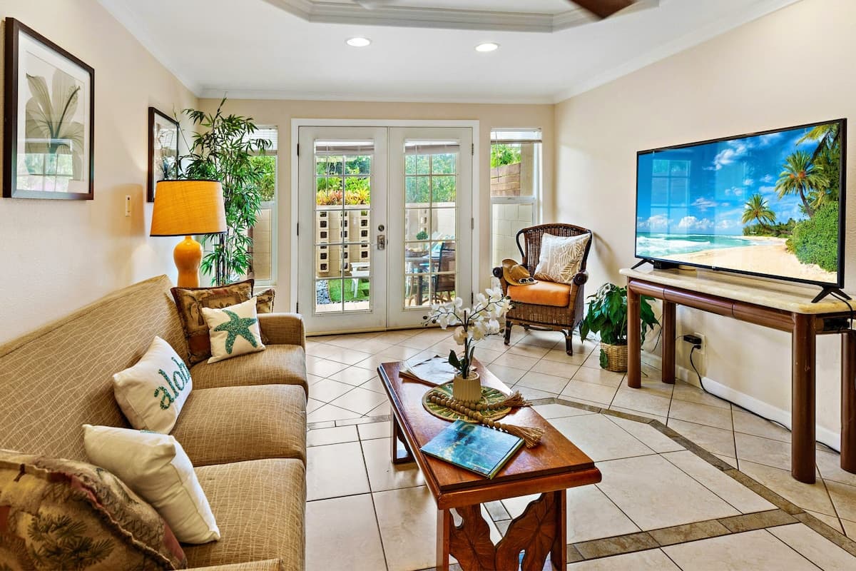 Condo in Kihei · ★4.88 · 1 bedroom · 2 beds · 1 private bath - Photo 2