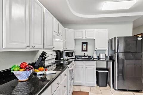 Condo in Kihei · ★4.86 · 1 bedroom · 2 beds · 1 private bath - Photo 5