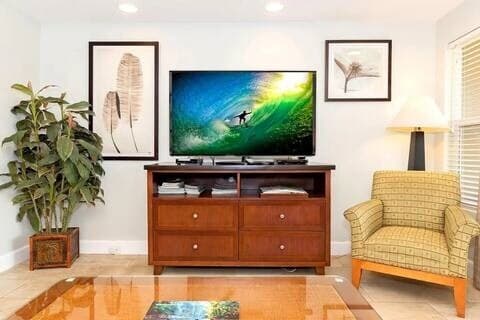 Condo in Kihei · ★4.86 · 1 bedroom · 2 beds · 1 private bath - Photo 2