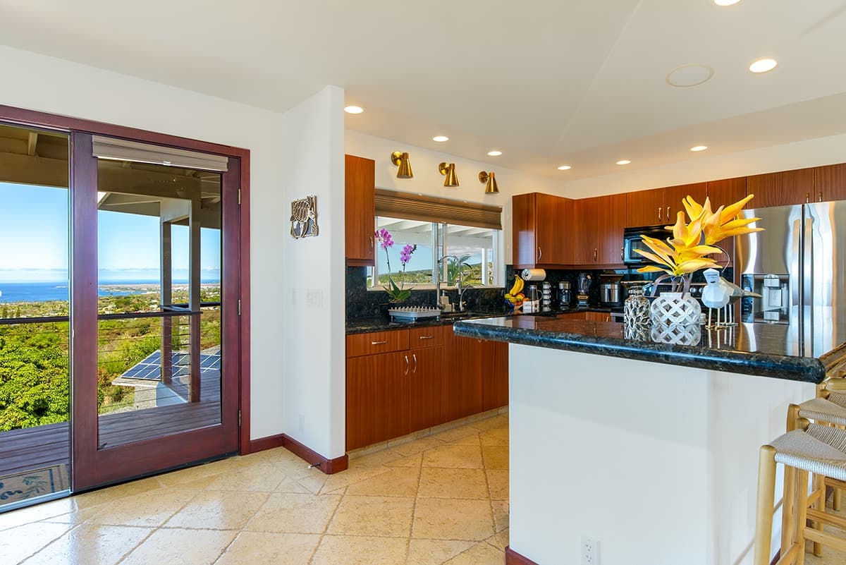Home in Kailua-Kona · ★5.0 · 2 bedrooms · 2 beds · 2.5 baths - Photo 3