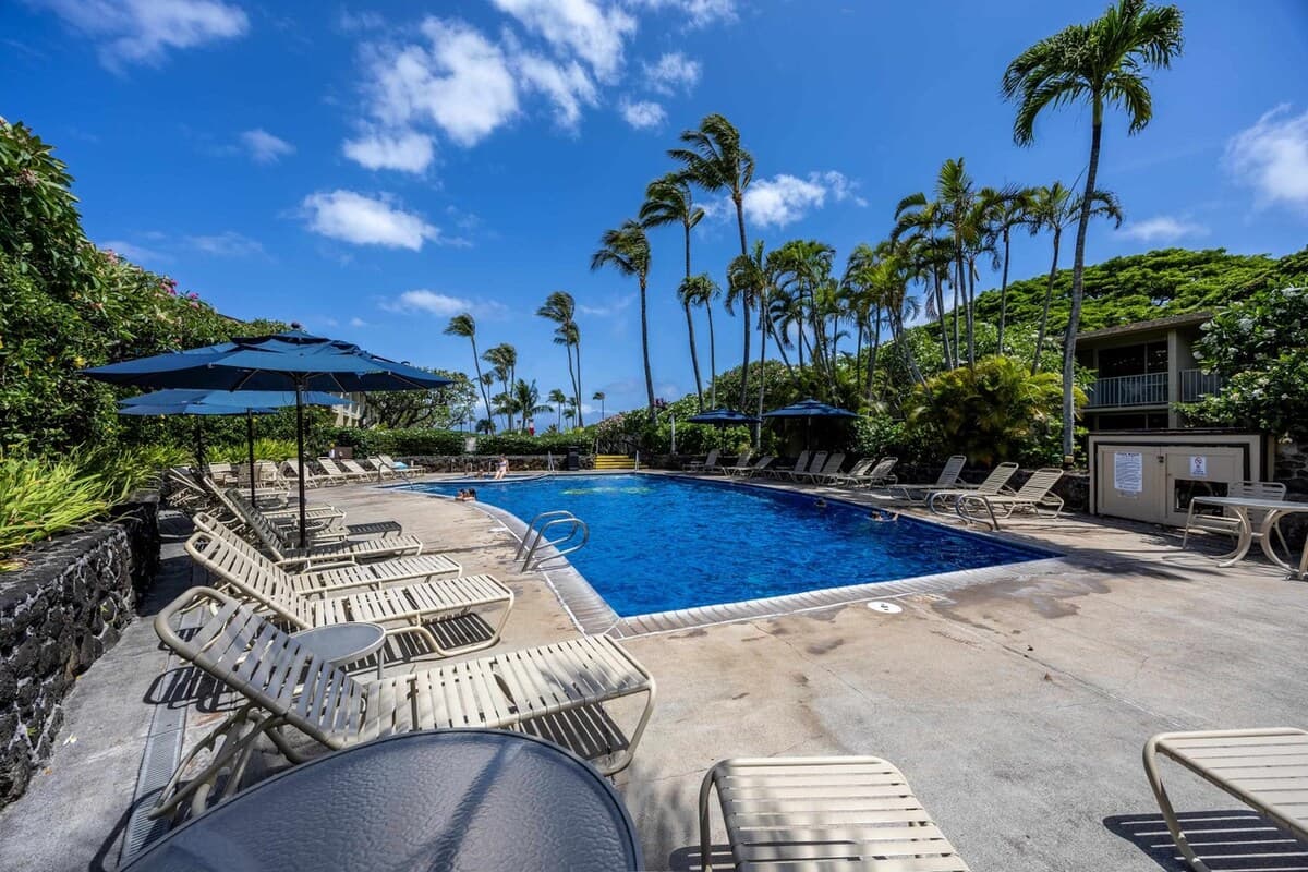Condo in Lahaina · ★4.94 · Studio · 2 beds · 1 private bath - Photo 5