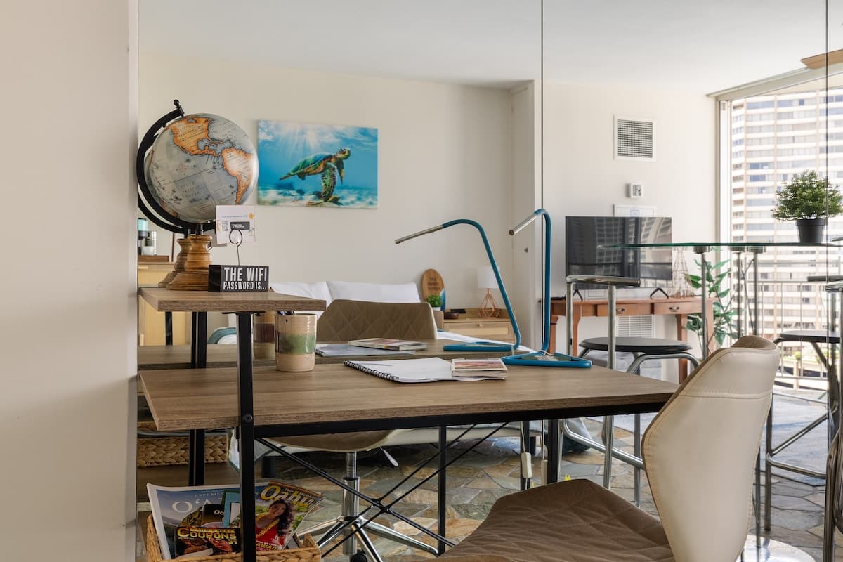Condo in Honolulu · ★4.96 · Studio · 1 bed · 1 shared bath - Photo 3