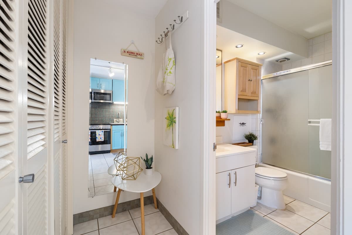 Condo in Honolulu · ★4.96 · Studio · 1 bed · 1 shared bath - Photo 5