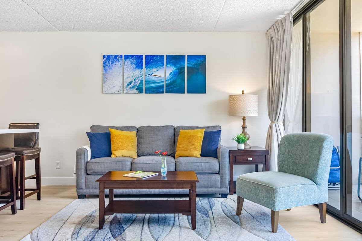 Condo in Honolulu · ★4.87 · 1 bedroom · 3 beds · 1 private bath - Photo 4