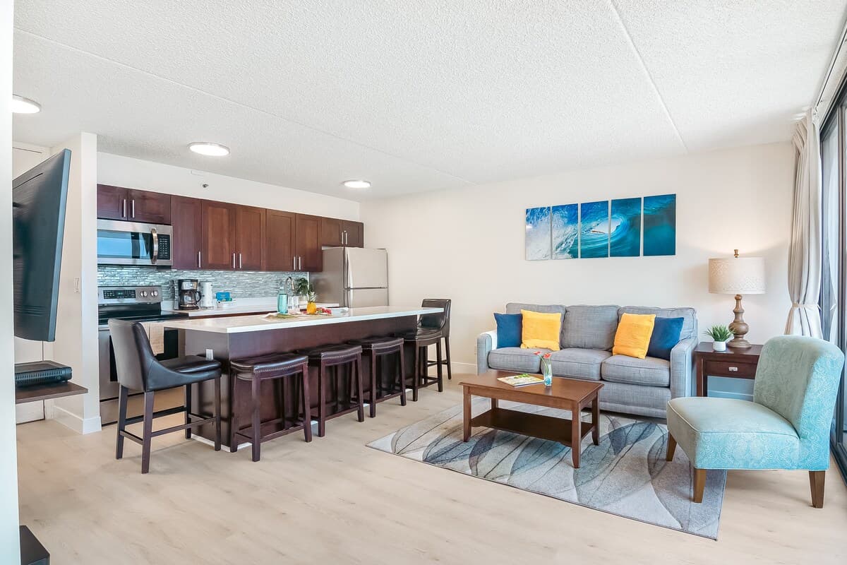 Condo in Honolulu · ★4.87 · 1 bedroom · 3 beds · 1 private bath - Photo 3