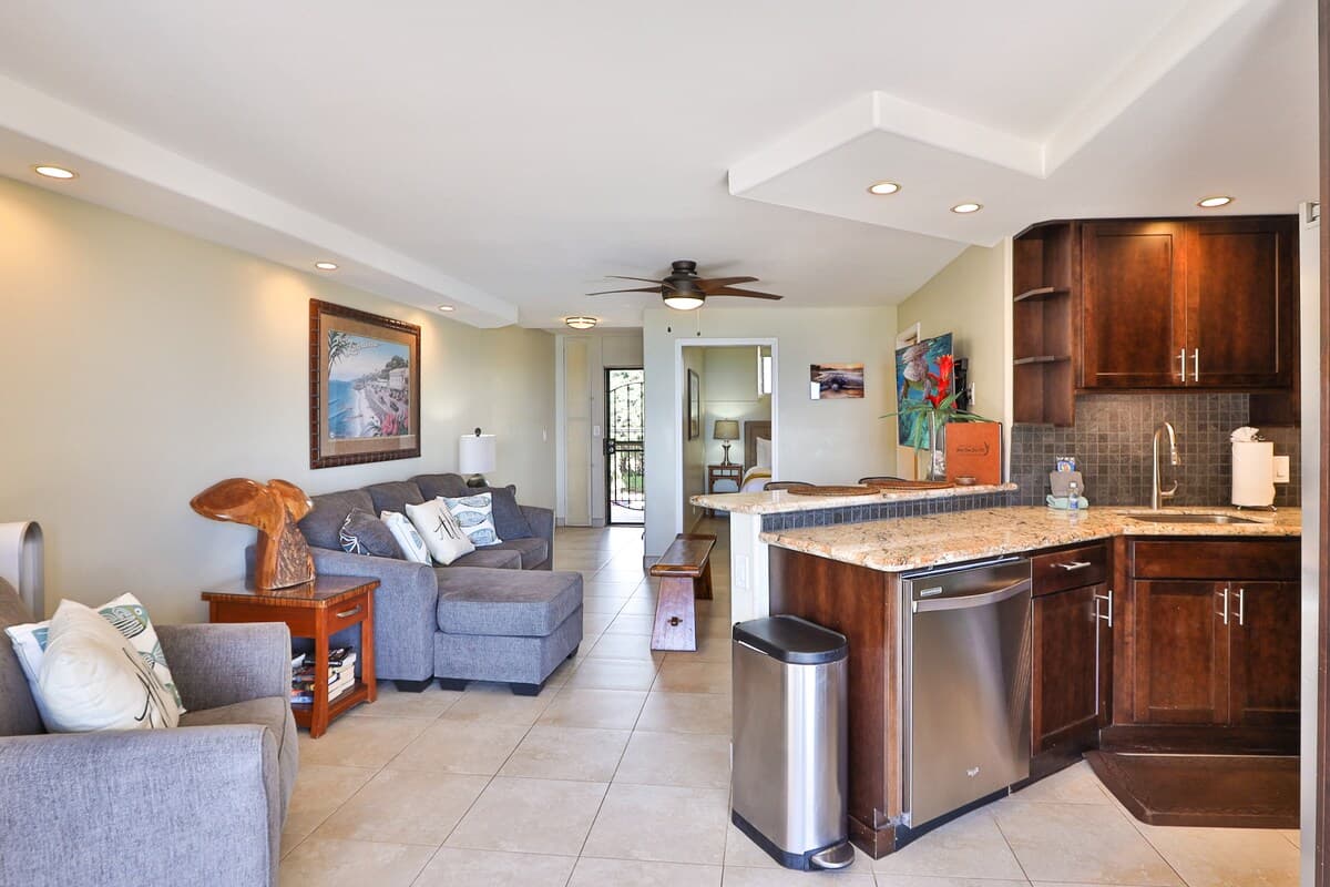 Honokowai 1BR Oceanfront Condo Walk 2 Shops Dining - Photo 4