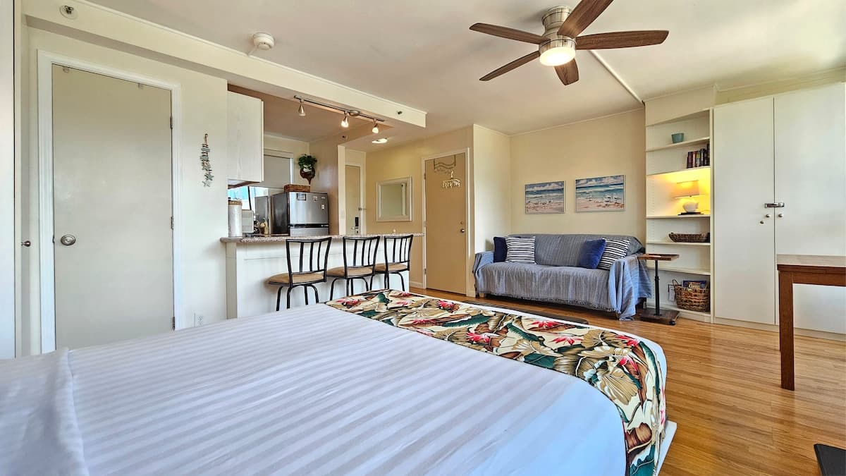 WG 922 | Queen Murphy Bed Studio w/Full Kitchen - Photo 3