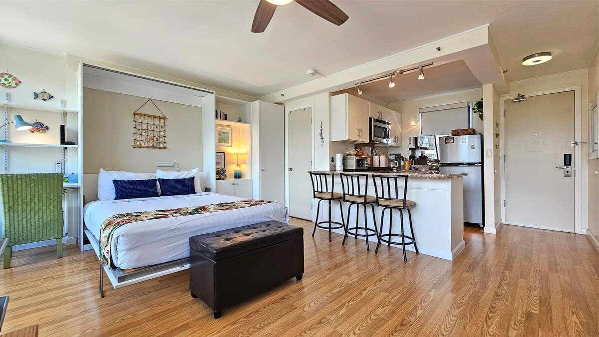 WG 922 | Queen Murphy Bed Studio w/Full Kitchen - Photo 4