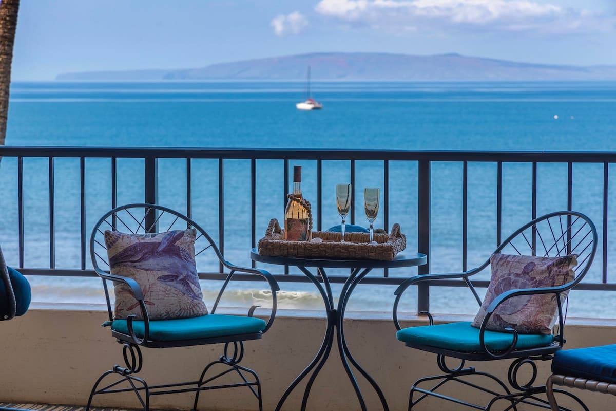 Condo in Kihei · ★4.93 · 1 bedroom · 2 beds · 1 private bath - Photo 2