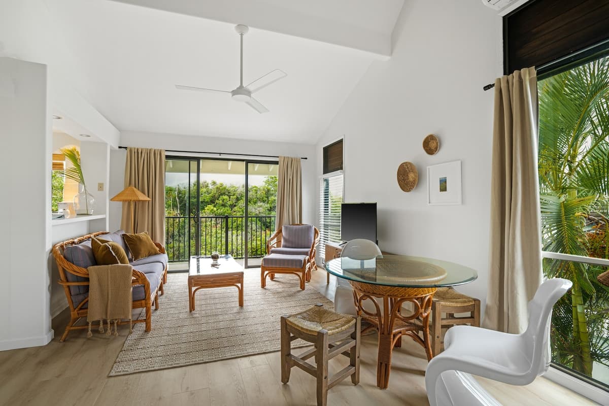 Walk to the beach from this 1BR! - Photo 2