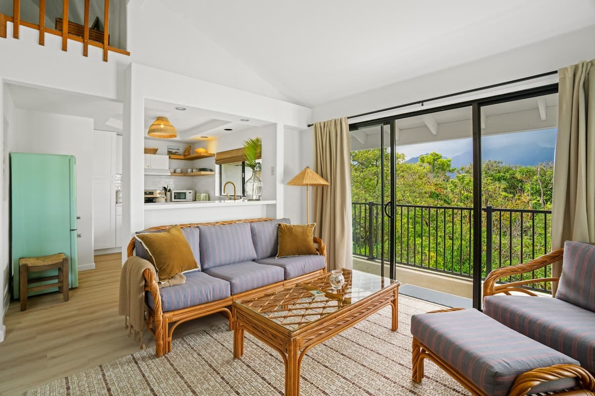 Walk to the beach from this 1BR! - Photo 1