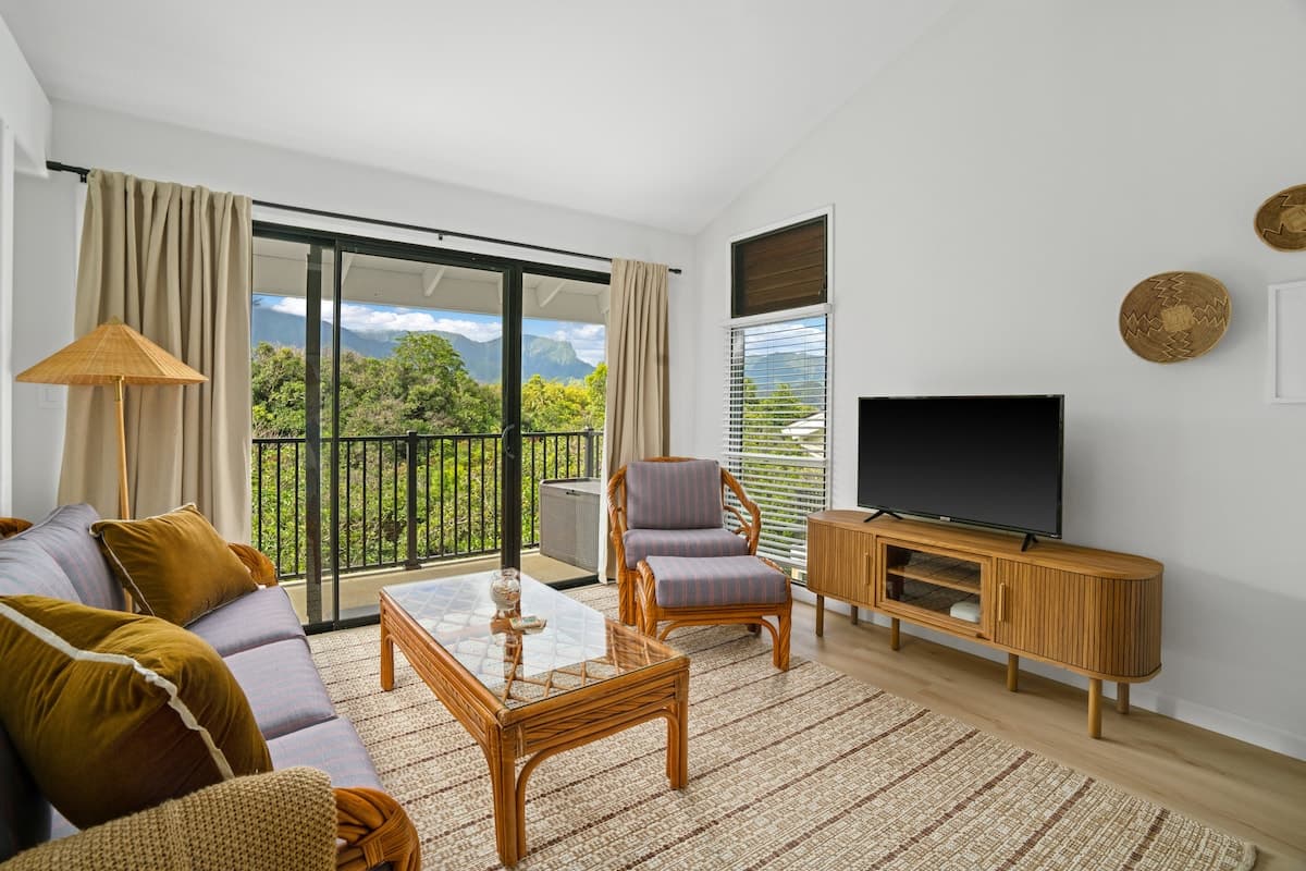 Walk to the beach from this 1BR! - Photo 3
