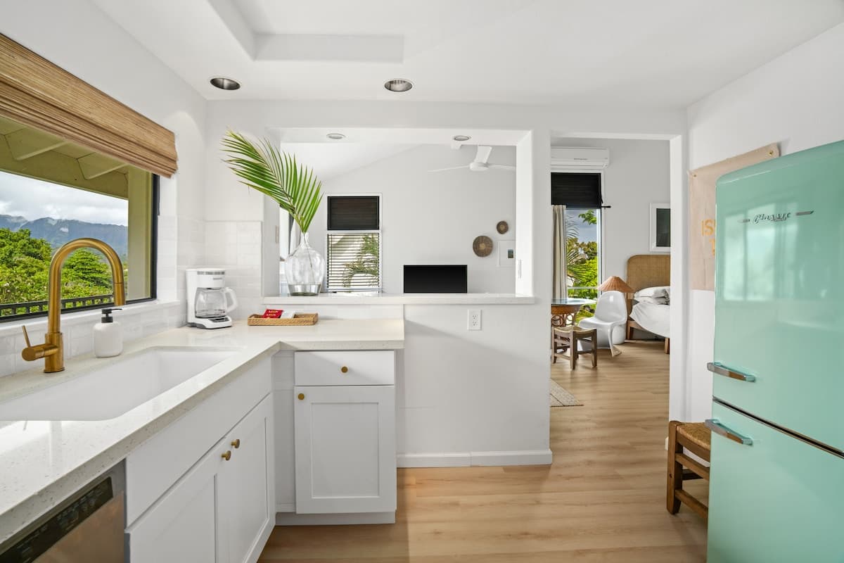 Walk to the beach from this 1BR! - Photo 4