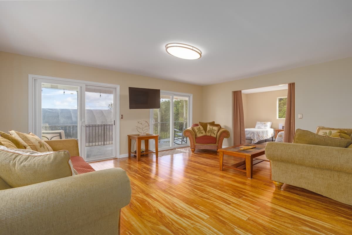 Home in Mountain View · ★5.0 · 7 bedrooms · 10 beds · 3 baths - Photo 3