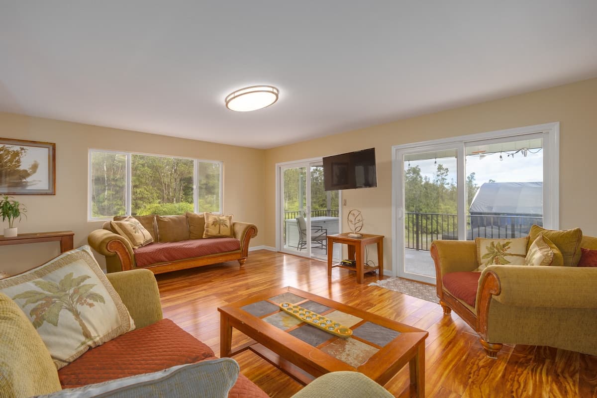Home in Mountain View · ★5.0 · 7 bedrooms · 10 beds · 3 baths - Photo 2