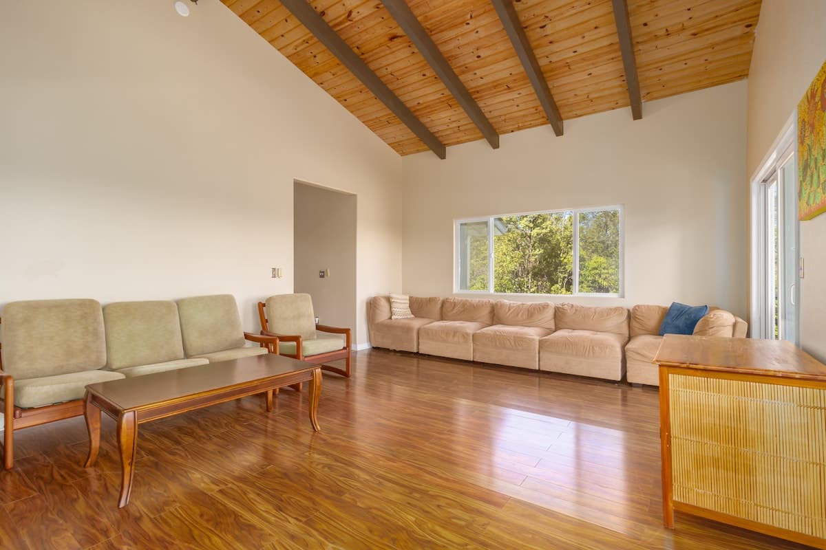 Home in Mountain View · ★5.0 · 7 bedrooms · 10 beds · 3 baths - Photo 4