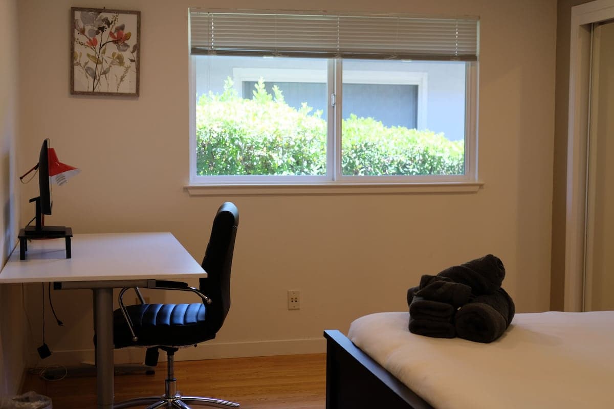 Newly Renovated 5BR Near Apple Campus - Photo 4