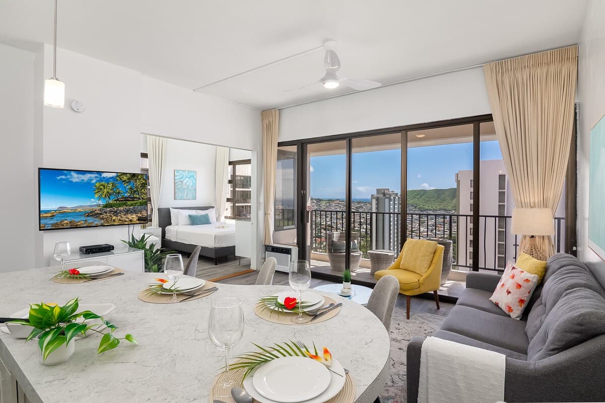 Condo in Honolulu · ★4.75 · 1 bedroom · 3 beds · 1 private bath - Photo 2