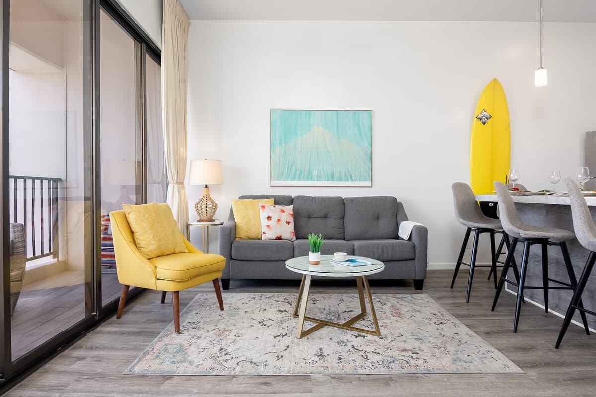Condo in Honolulu · ★4.75 · 1 bedroom · 3 beds · 1 private bath - Photo 4