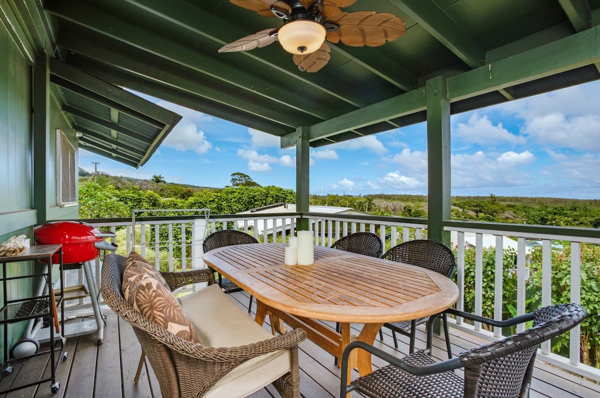 Home in Hana · ★4.8 · 2 bedrooms · 2 beds · 1 bath - Photo 1