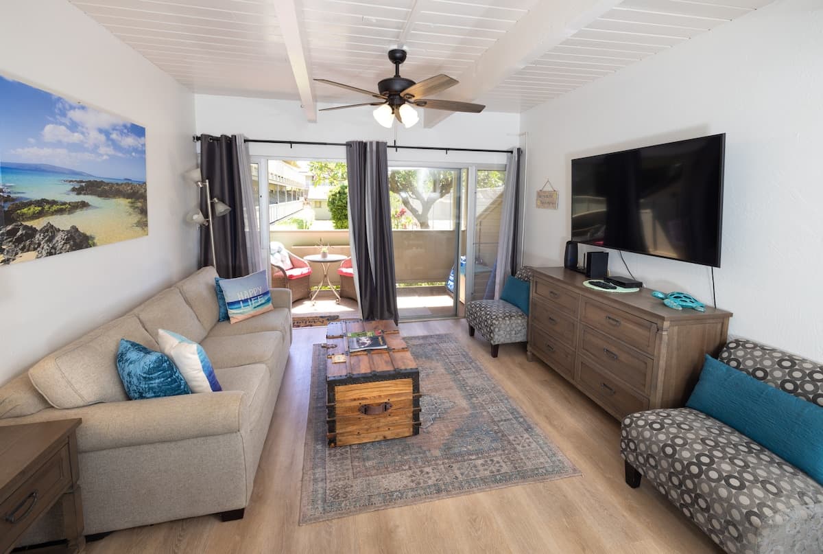 Couples Getaway | Beach, Pool, Hot Tub, Tennis! - Photo 3
