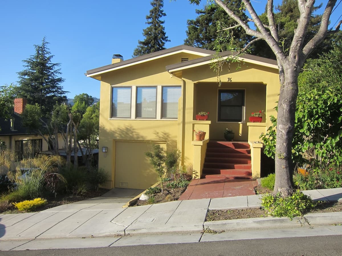 Quiet Craftsman with Redwood Views, Walk to BART - Photo 1