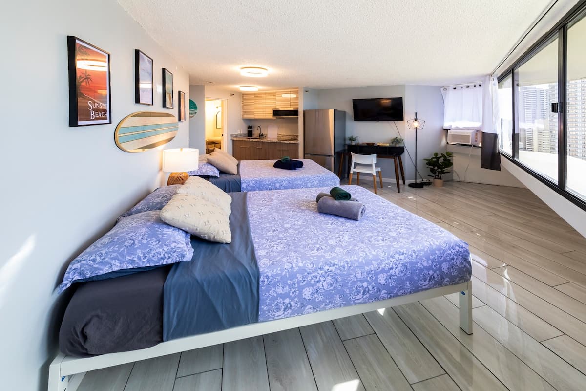 Condo in Honolulu · ★4.75 · 1 bedroom · 2 beds · 1 shared bath - Photo 1
