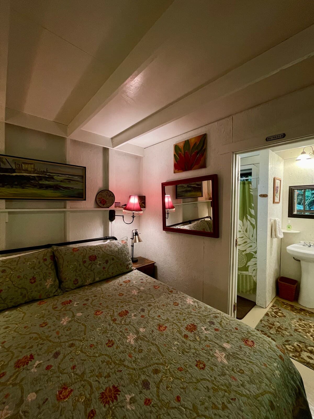 Cabin in Kailua-Kona · ★4.94 · 1 bedroom · 1 bed · 1 bath - Photo 4