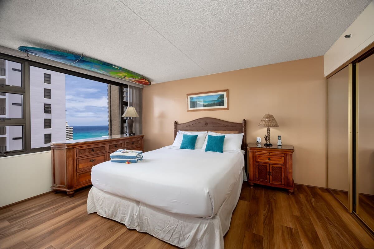 Condo in Honolulu · ★4.67 · 1 bedroom · 2 beds · 1 private bath - Photo 2