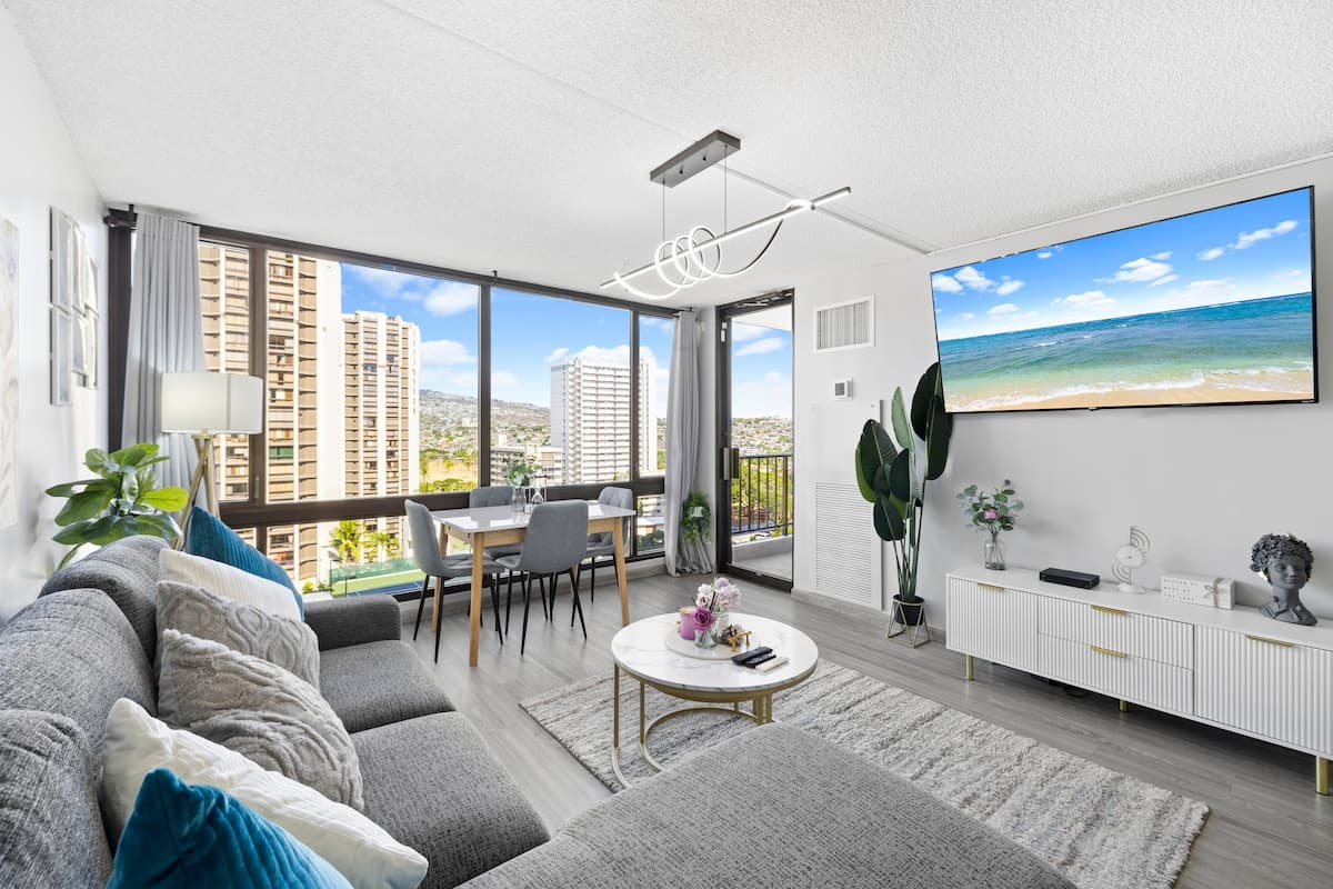 Cozy & Modern Coastal-King Bed 1BR w/Parking - Photo 3