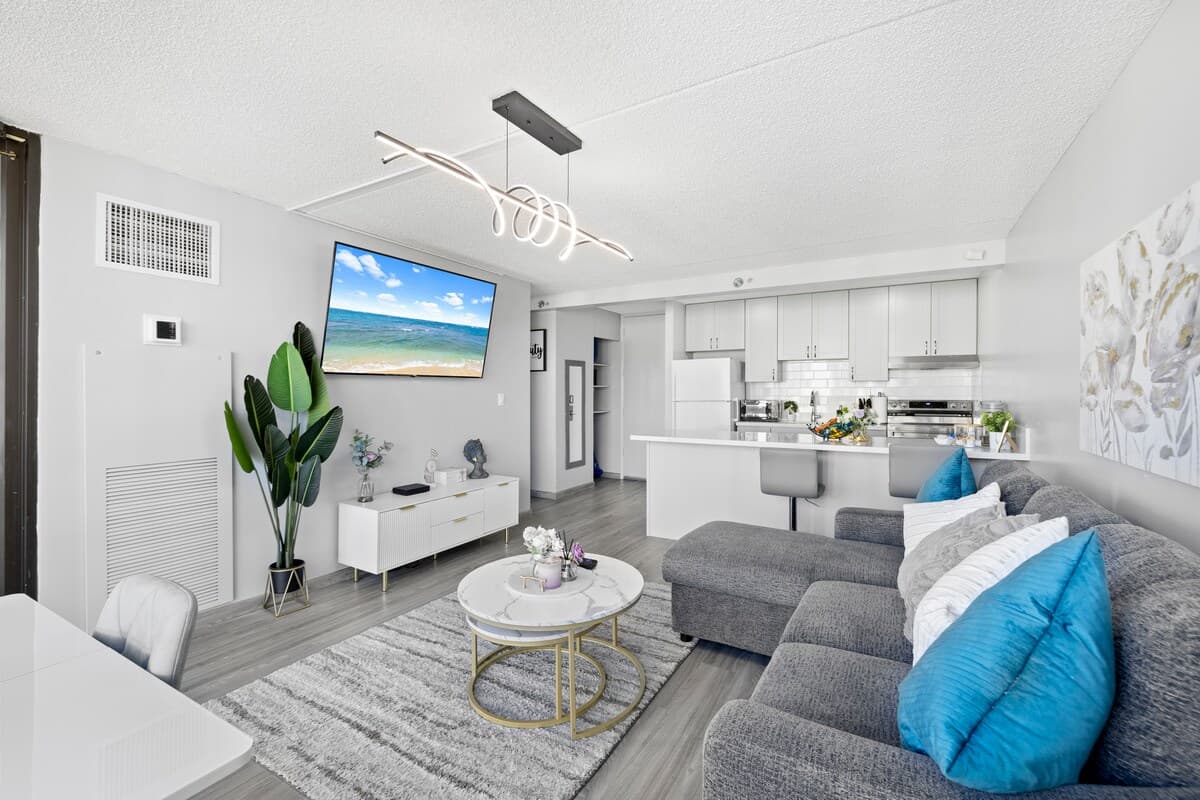 Cozy & Modern Coastal-King Bed 1BR w/Parking - Photo 4