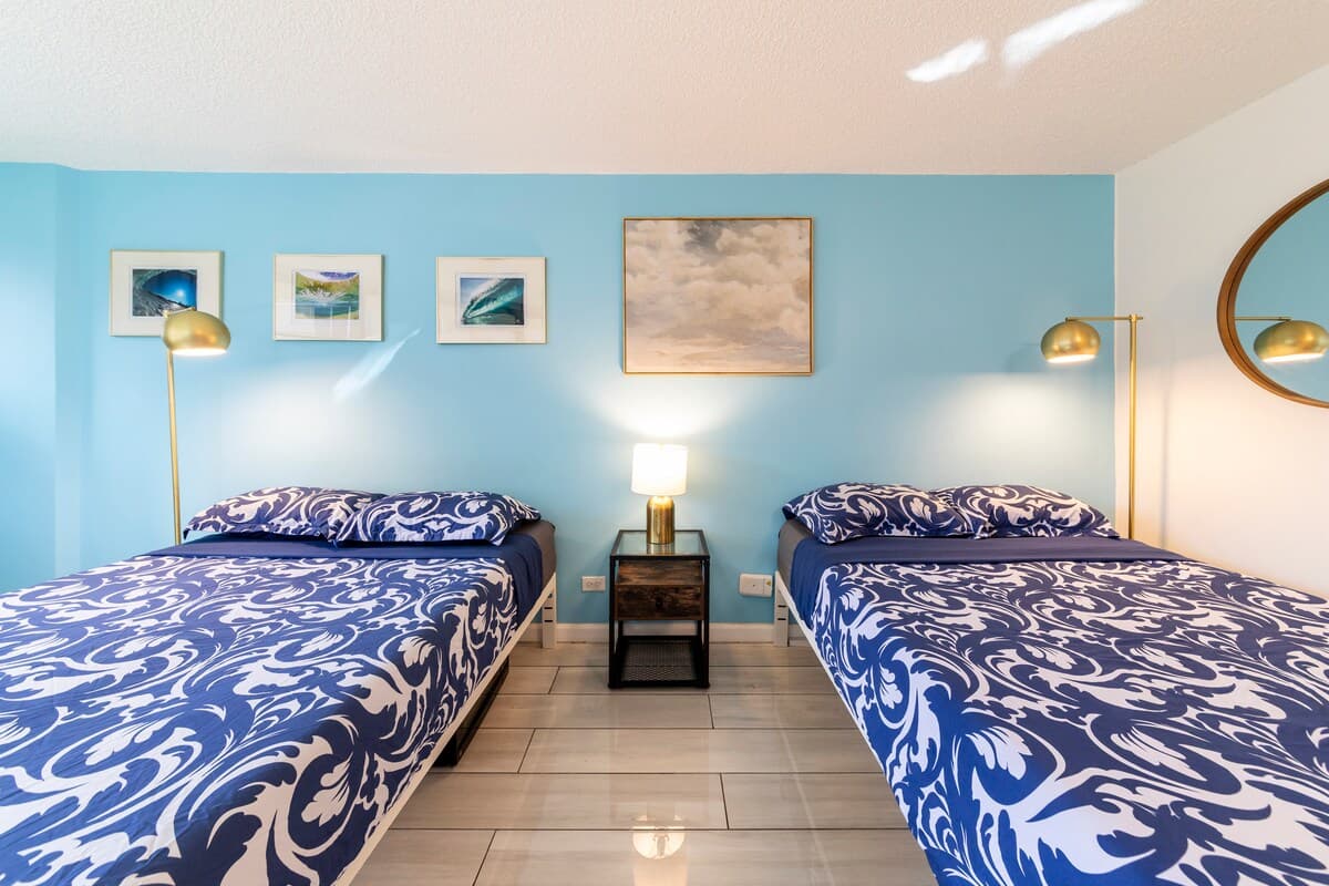 Condo in Honolulu · ★4.27 · 1 bedroom · 2 beds · 1 shared bath - Photo 1