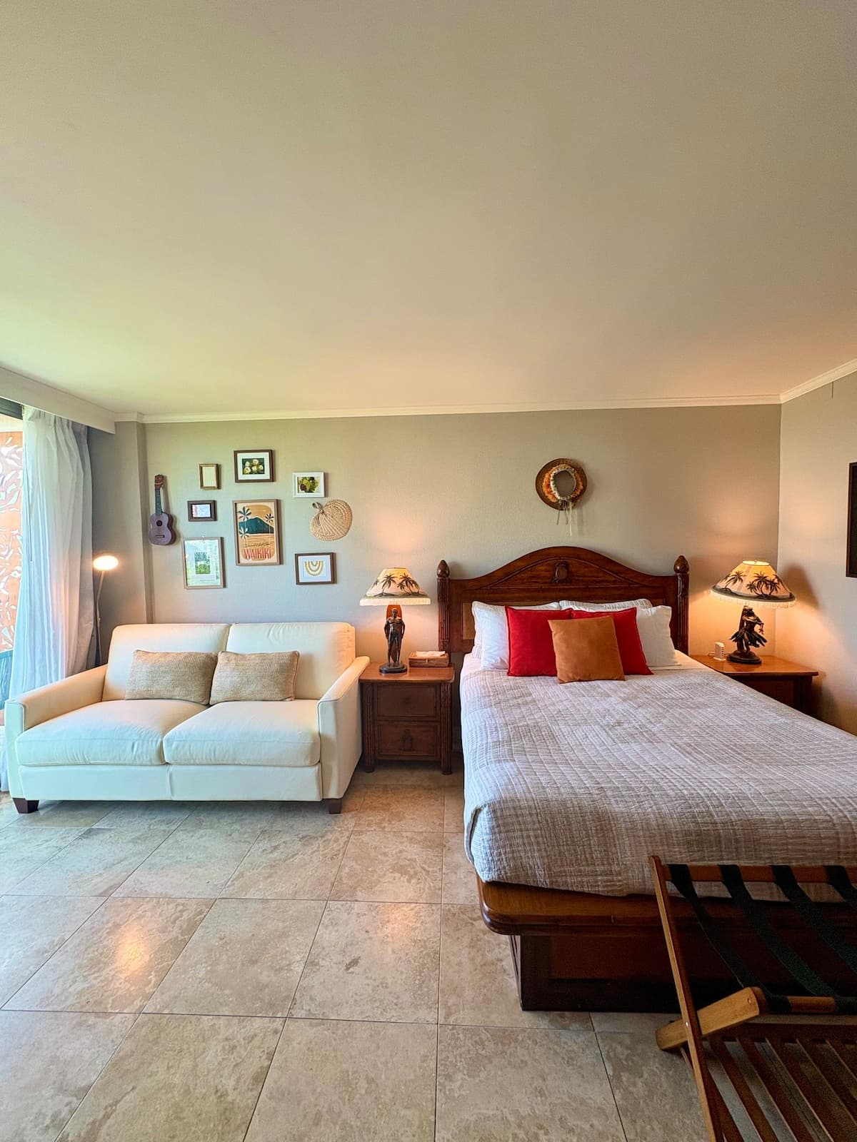 Relaxing 4 Star Luana Waikiki Hotel w/Park View - Photo 1