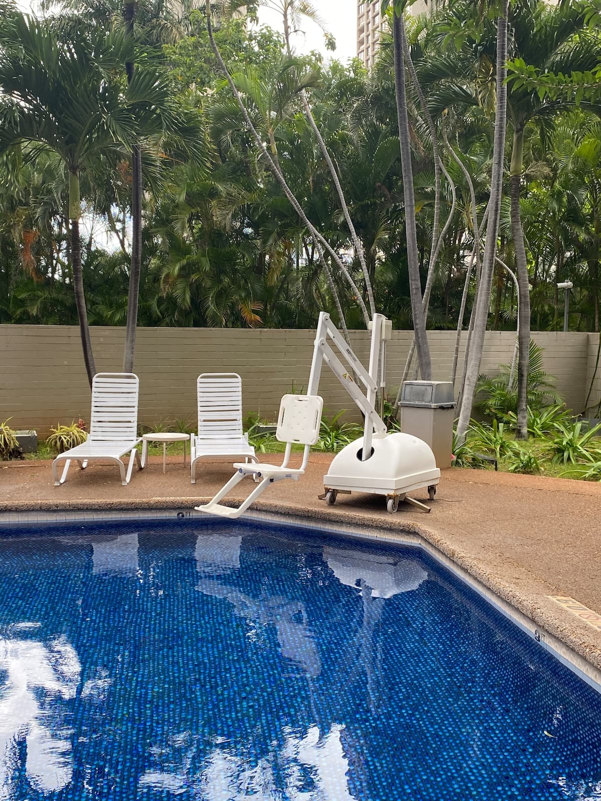 Stunning Waikiki Views • Prime Location + Parking - Photo 4