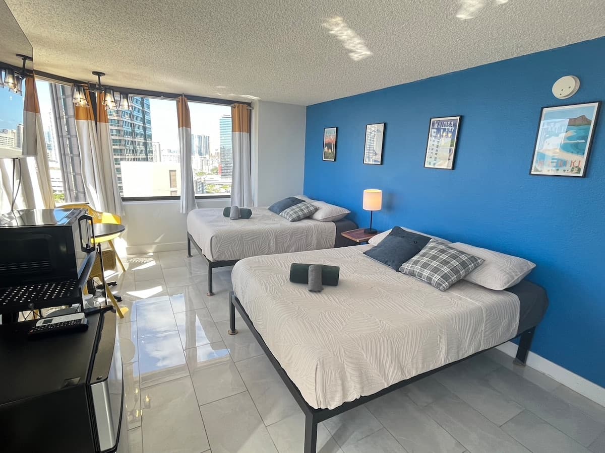 Condo in Honolulu · ★4.65 · Studio · 2 beds · 1 private bath - Photo 1