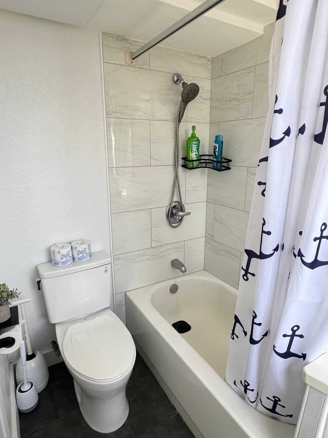 Condo in Honolulu · ★4.65 · Studio · 2 beds · 1 private bath - Photo 4