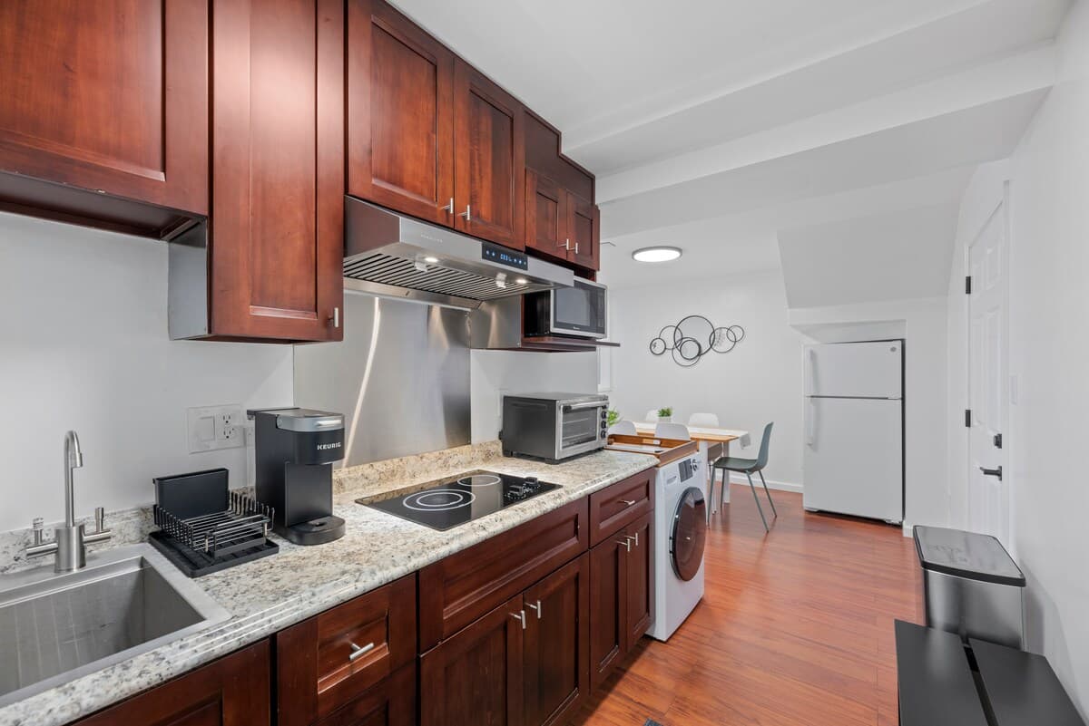Sweet Sunset Suite (3bd/1ba, Beach in 4 Blocks) - Photo 4