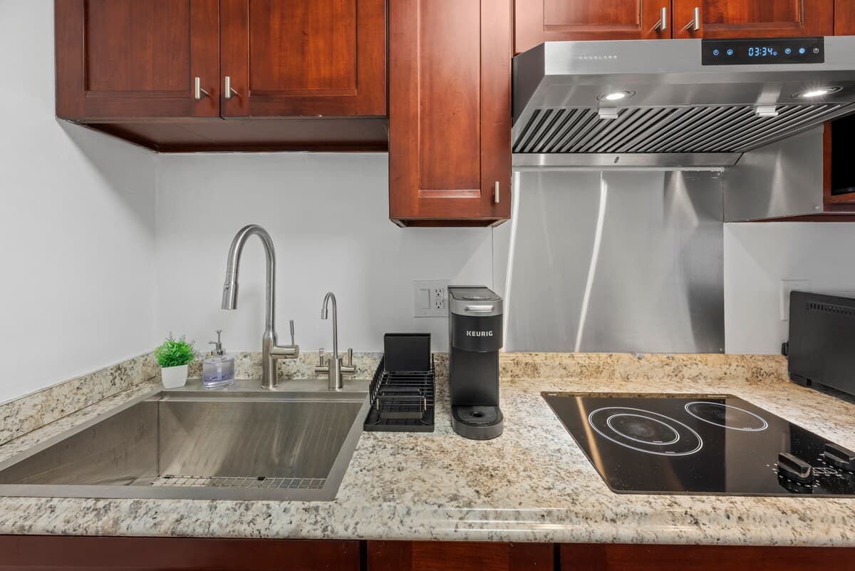 Sweet Sunset Suite (3bd/1ba, Beach in 4 Blocks) - Photo 5