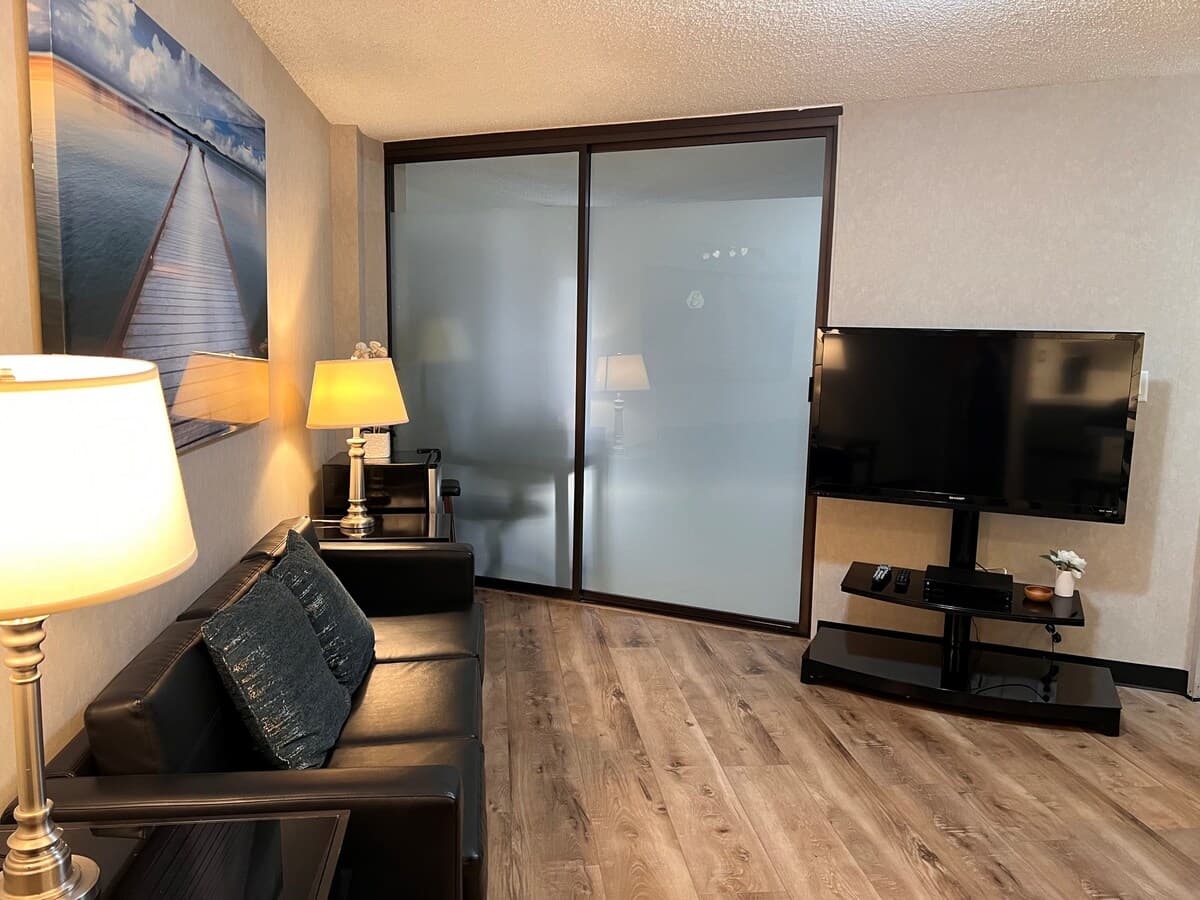 Condo in Honolulu · ★4.9 · 1 bedroom · 2 beds · 1 private bath - Photo 2