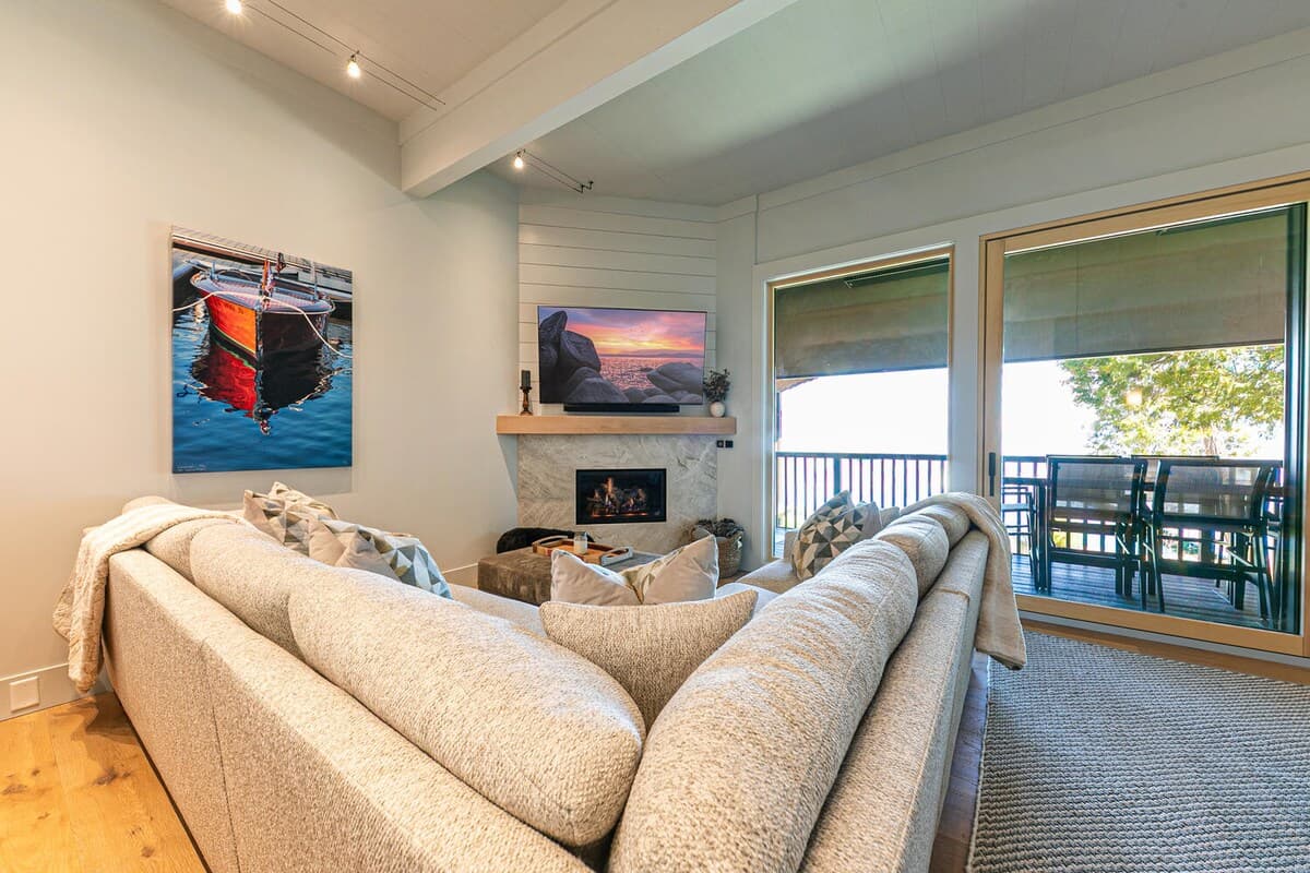 Lakefront Home at Water's Edge with Balcony - Photo 5